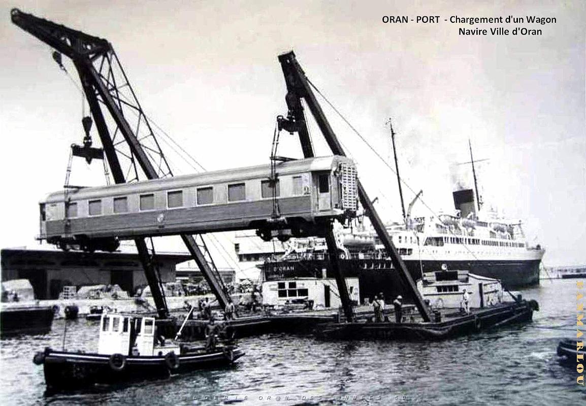 Oran - Port - Chargement d'un Wagon et le Ville d'Oran.jpg